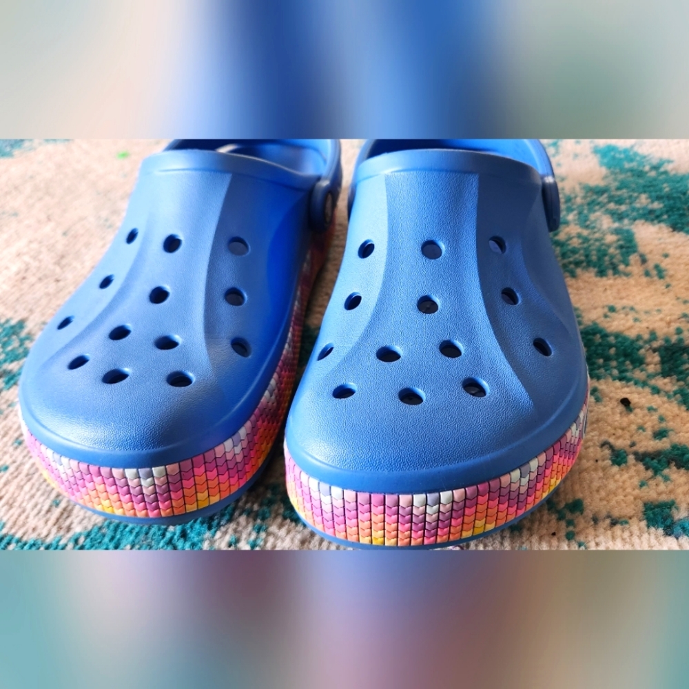 Women's Size 9 Periwinkle Crocs